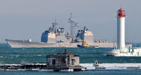 Фото Укринформ:корабль США у одесского маяка
