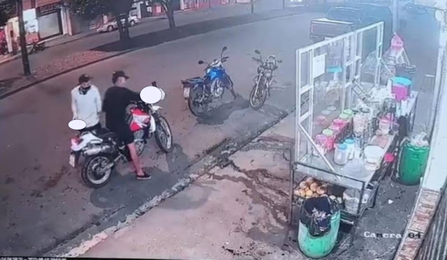 Rateros asaltan puesto de comida pero policía los enfrenta, uno de los ladrones muere, su familia pide justicia 
