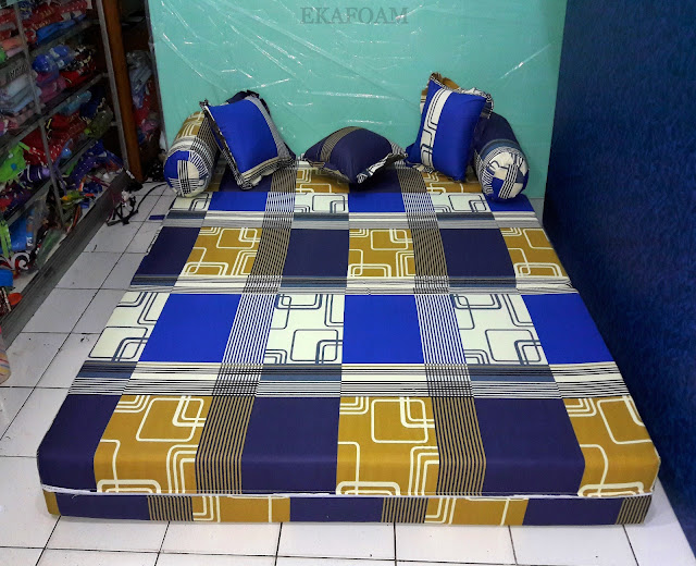 Sofa bed inoac motif abstrak sirkuit biru