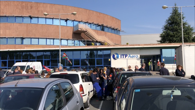 Protesta de trabajadores ante ITP Aero durante la negociación del convenio