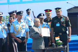 राष्ट्रपति प्रणव मुखर्जीद्वारा हासीमाराको 18 अनि 22 स्क्वाड्रन भारतिय वायु सेनालाई राष्ट्रपतिको स्टांड्र्ड पुरस्कार प्रदान