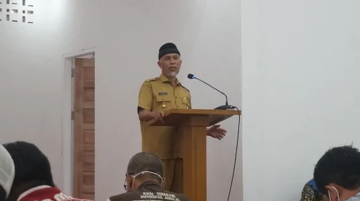 Pimpin Shalat Ashar Perdana, Gubernur Resmikan Masjid Adz Zikra Fakultas Farmasi Unand