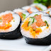 A arte de fazer delicioso sushi de salmão