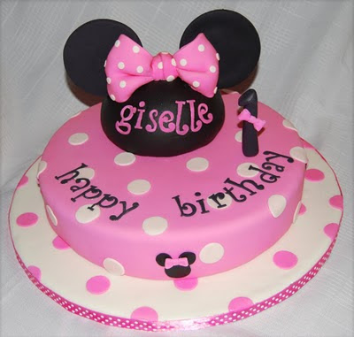 Minnie Mouse Birthday Cake on Also Found Another Cake Over At Ben Bakes   In Paris