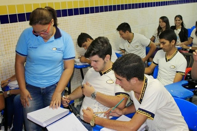 Escola Dinâmica é a única escola particular de Santa Cruz do Capibaribe que oferece Ensino Médio no turno da noite
