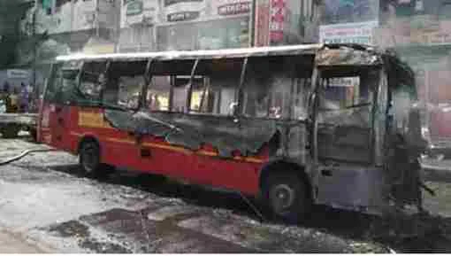 News, National, India, Maharashtra, Bus, Accident, Running Aapli Bus catches fire near Medical Square in Nagpur