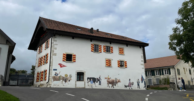 スイス・ベルン近郊のイベント「リニェールの牧くだり」建物