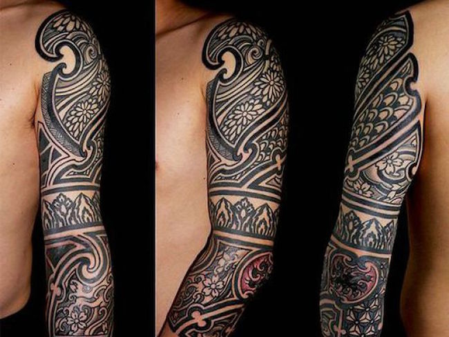 Este floral pseudo tatuagem tribal