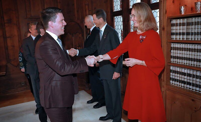 Prince Hans-Adam, Hereditary Prince Alois and Hereditary Princess Sophie held a new year reception. Princess Sophie wore a red dress