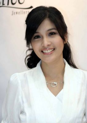 Dewi Sandra on Sandra Dewi Indonesian Actress Gallery