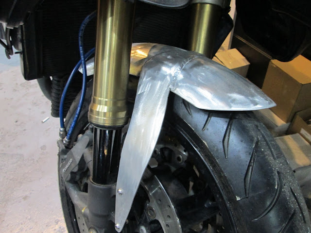 手工車 機車改裝 維修 重型機車改裝 手工打造機車  王牌車業 ACE CUSTOMS .ACE DESIGNED MOTO   台灣土生土長、人稱王牌的他，為了要讓全世界 (手工打造)重機圈看到他，自掏腰包車庫造車 客製化  ，遠赴越南 日本，參加 地方上 手工改造摩托車大賽