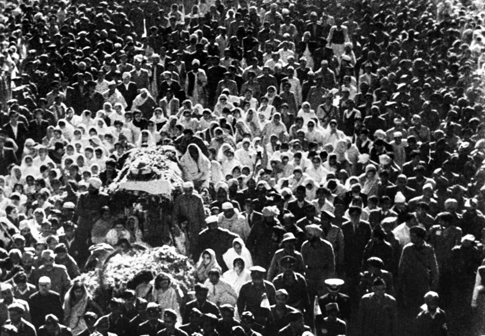 Mahatma Gandhi Funeral Procession Photos | Rare & Old Vintage Photos of Mahatma Gandhi, India (February 2, 1948)