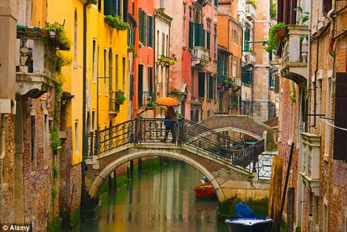 Khách du lịch kéo vali ở Venice sẽ bị phạt 600 USD - 2