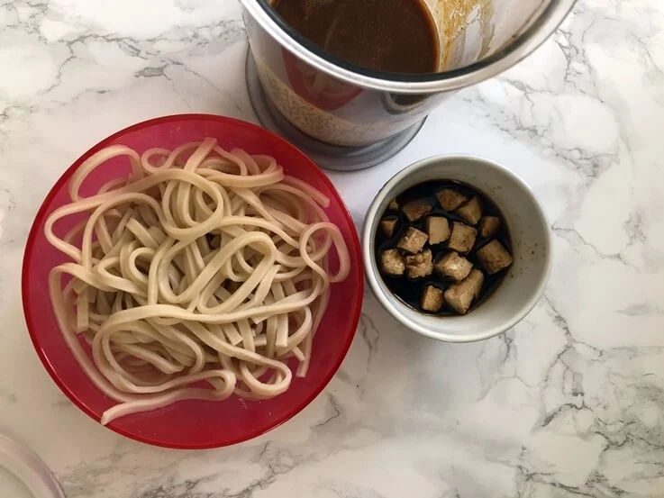 Ramen de miso con udon y tofu 