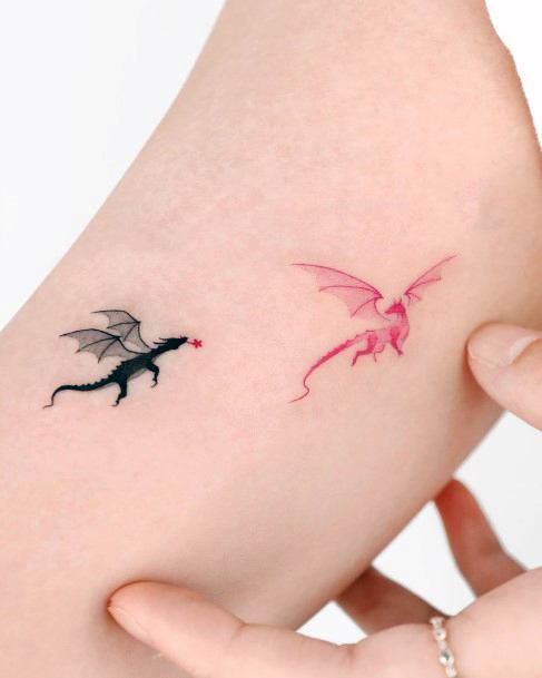 Inspire-se: 50 tatuagens femininas usando rosa como cor principal