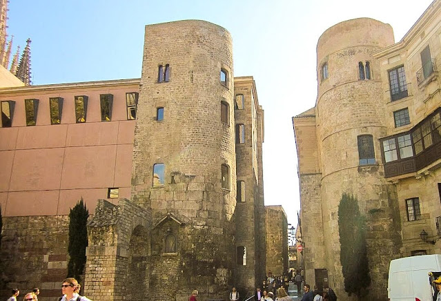 Porta Praetoria (Plaça Nova)