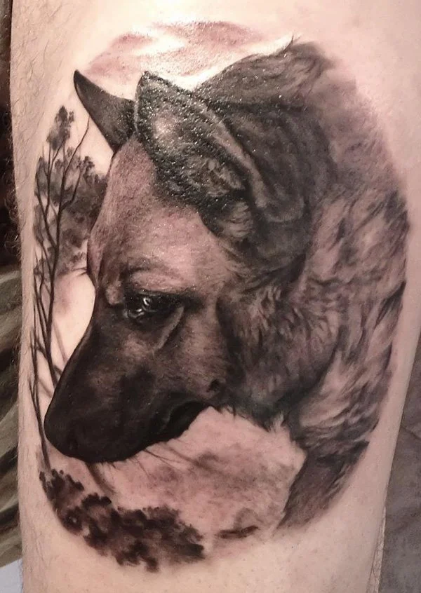  vemos el tatuaje de un animal 