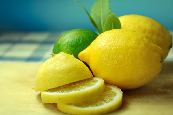 Cara Alami Memutihkan Wajah dengan Jeruk Nipis dan Lemon 