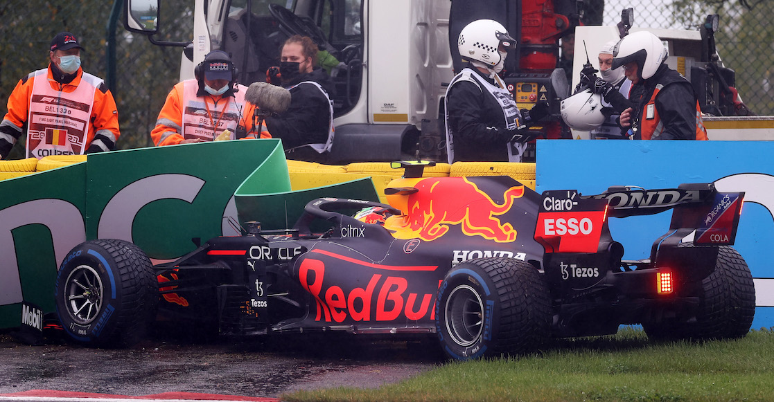 Checo Pérez quedó fuera del GP de Bélgica tras chocar en los calentamientos