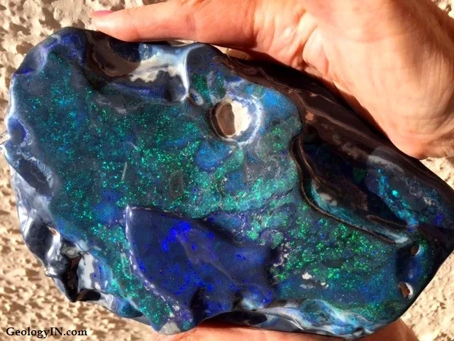 This 2.3Kg Opal Is the Largest Black Opal in the World