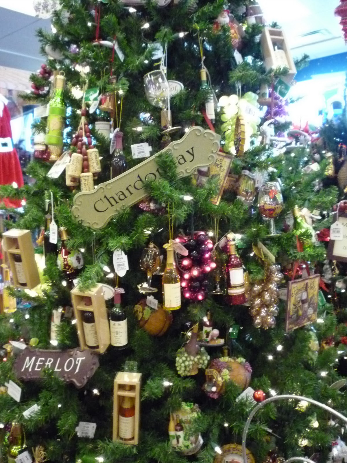 InsaneAboutChristmas: Wine Themed Christmas Tree
