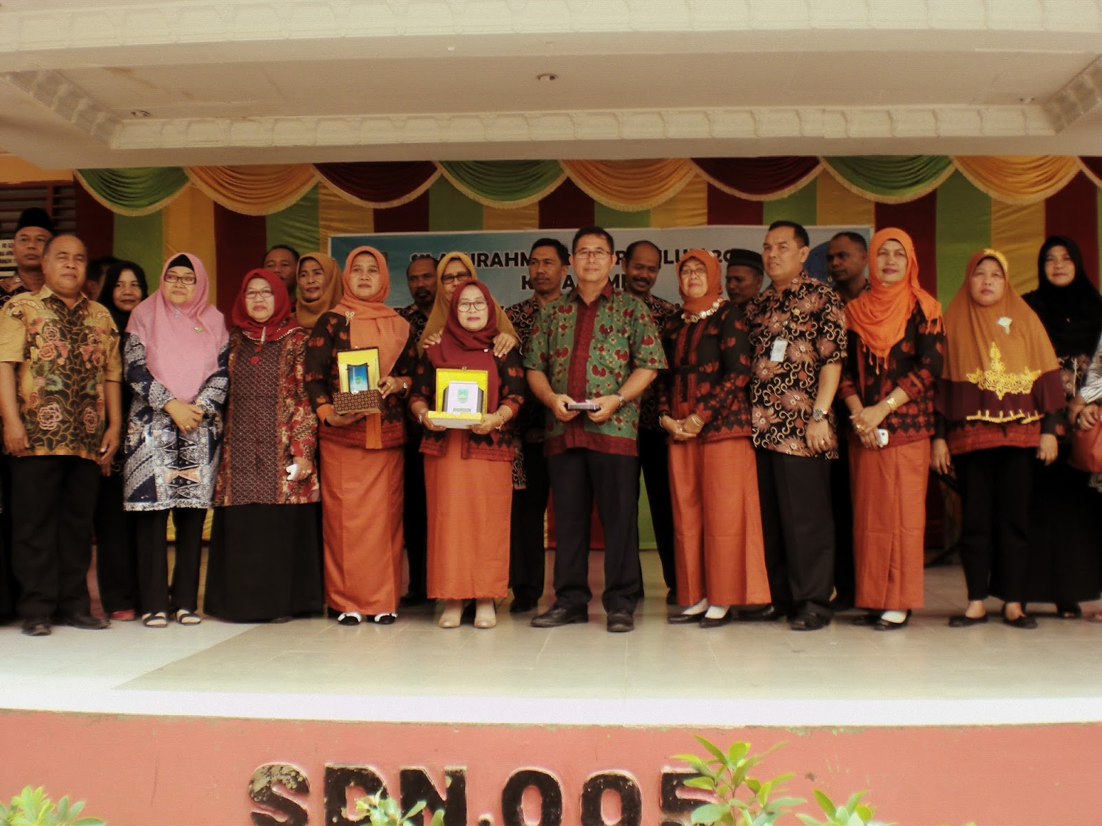 kemarin sabtu 26 3 pukul 09 15 rombongan K3S kurikulum 2013 Jambi yang terdiri dari 16 orang kepala sekolah dari Jambi mengunjungi SDN