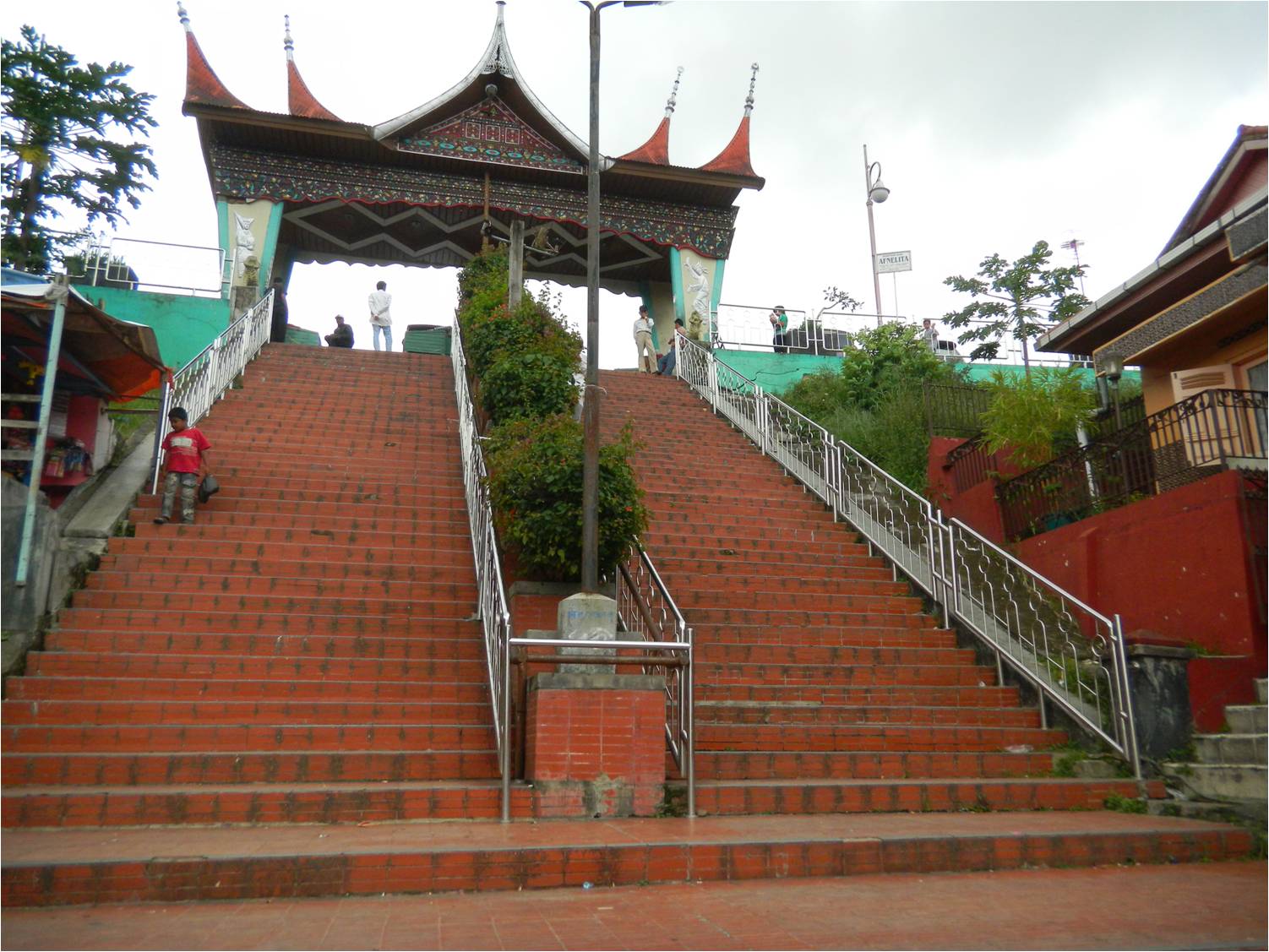 itineraryku: Bukittinggi: Bertualang dengan 