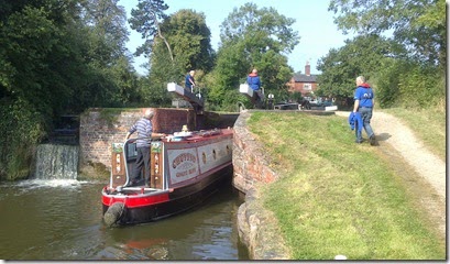 2 volunteers lapworth locks
