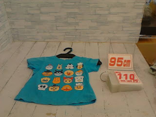 中古品　子供服　９５ｃｍ　ライトブルー×アンパンマンプリント　半袖Tシャツ　１１０円
