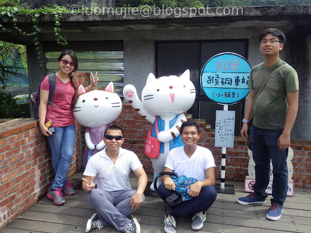 Houtong Cat Village