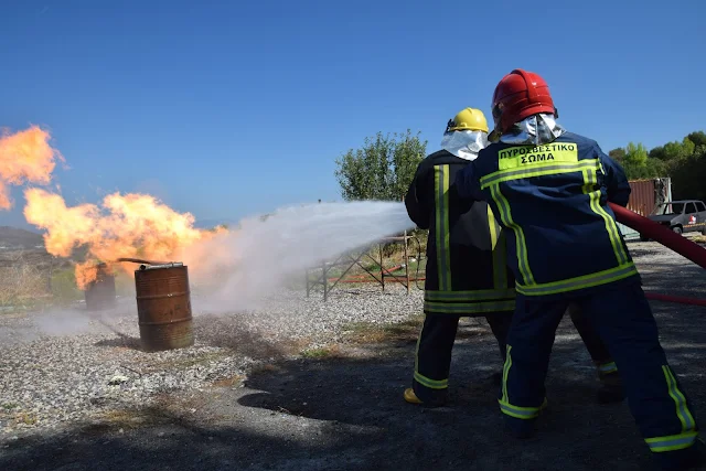 Εκπαίδευση εθελοντών πυροσβεστών σε πυρκαγιές αερίων καυσίμων