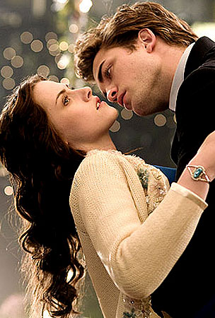 robert pattinson and kristen stewart kissing