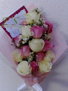 bunga tangan mawar untuk hadiah bunga di hari ibu