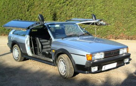 The funny looking DeLoreanwannabe is based on a 1988 Volkswagen Scirocco 