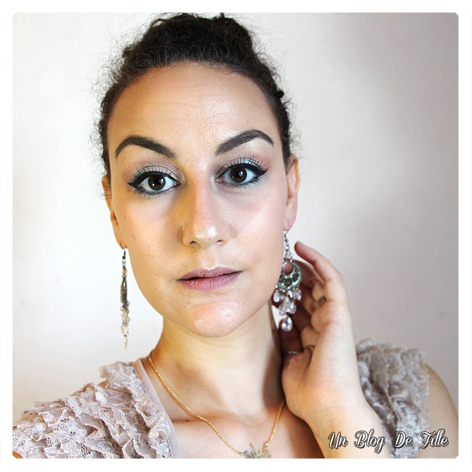 https://unblogdefille.blogspot.com/2018/05/maquillage-champagne-et-mint-msc.html