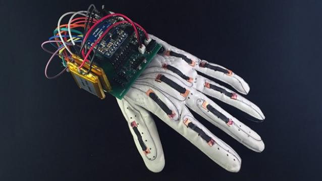 Scientists invent smart gloves wireless to translate the sign language into text!