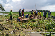 Bersama Petani Pemdes Balongsari Bersihkan Saluran