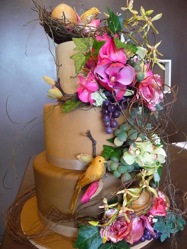 The woodland theme floral decorations on this wedding cake by Lotus Flower 