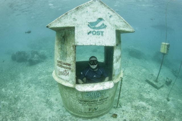 Wow! Ada Kantor Pos Yang Beroperasi Di Bawah Laut