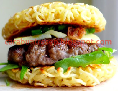 Foto Resep Burger Mie Instan Sederhana Spesial Asli Enak