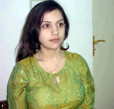 Pakistani-Aunty-Photos