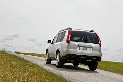 2011 Nissan X-Trail SUV Rear View