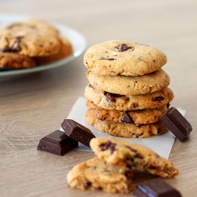 Illustration 2 cookies beurre de cacahuète et chocolat noir