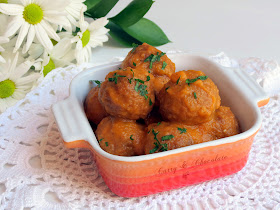 Albóndigas con salsa de tomate casera – Meatballs with tomato sauce