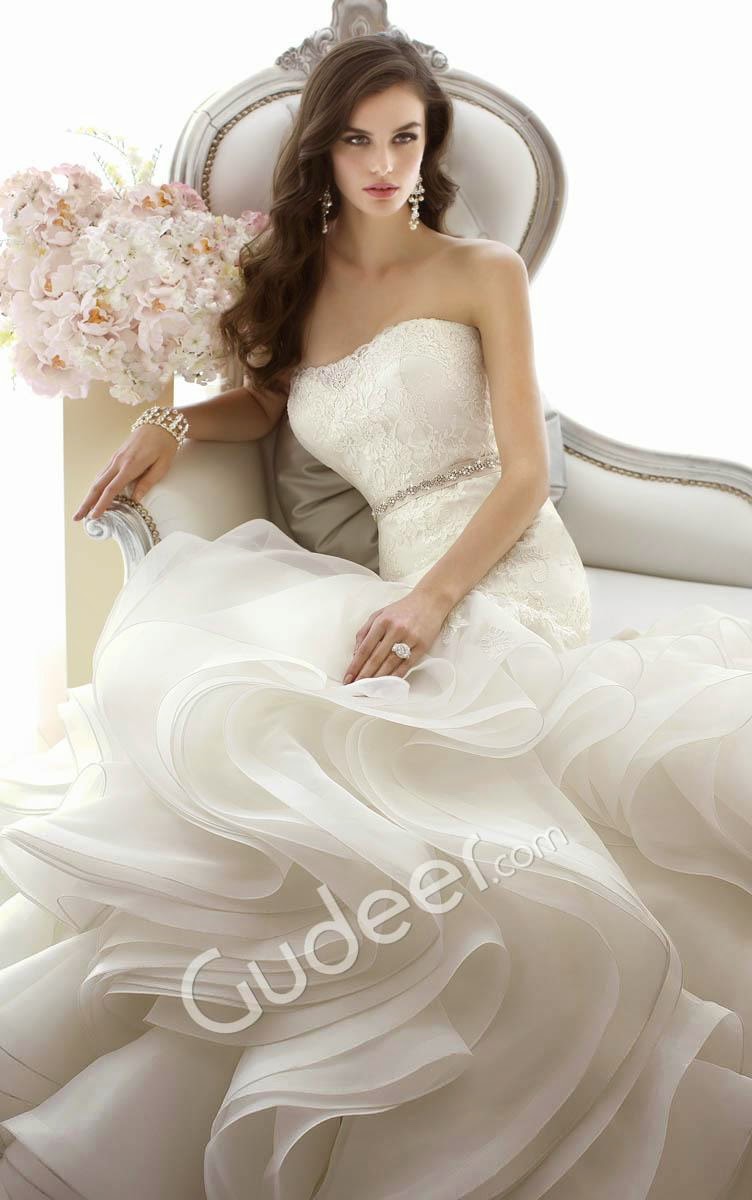 http://www.gudeer.com/strapless-fit-flare-flange-lace-wedding-gown-434.html