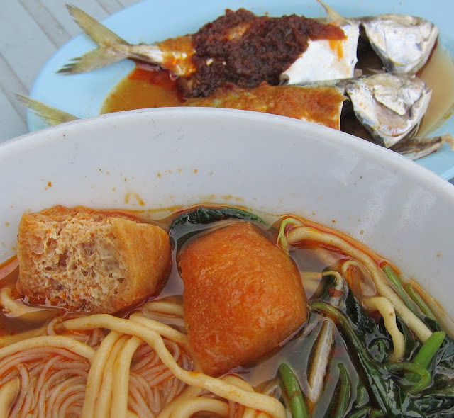 Terengganu_Fish_Curry_Mee_Restoran_Triple_One