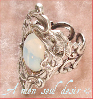 Bague elfique féerique blanc opale elfe Arwen Galadriel Elendil Elf Elven White Opal Ring 