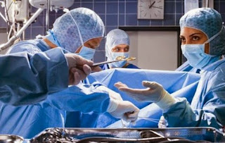 Ponsel dokter tertingal didalam perut pasiennya Usai Operasi