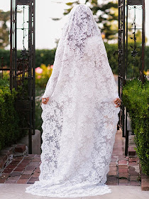 Mary-Kate and Ashley Olsen designed a wedding dress