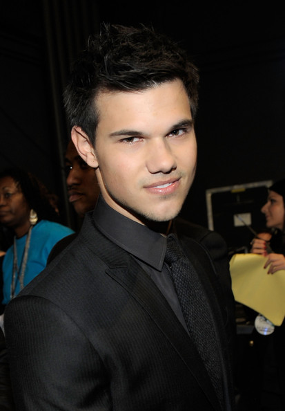 FOTOS DE TAYLOR LAUTNER 2011